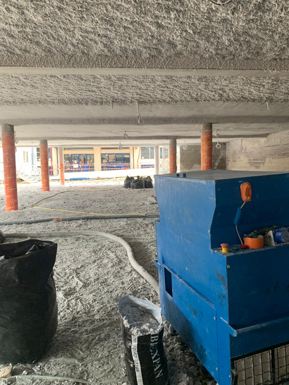 Intervention de flocage coupe-feu sur chantier