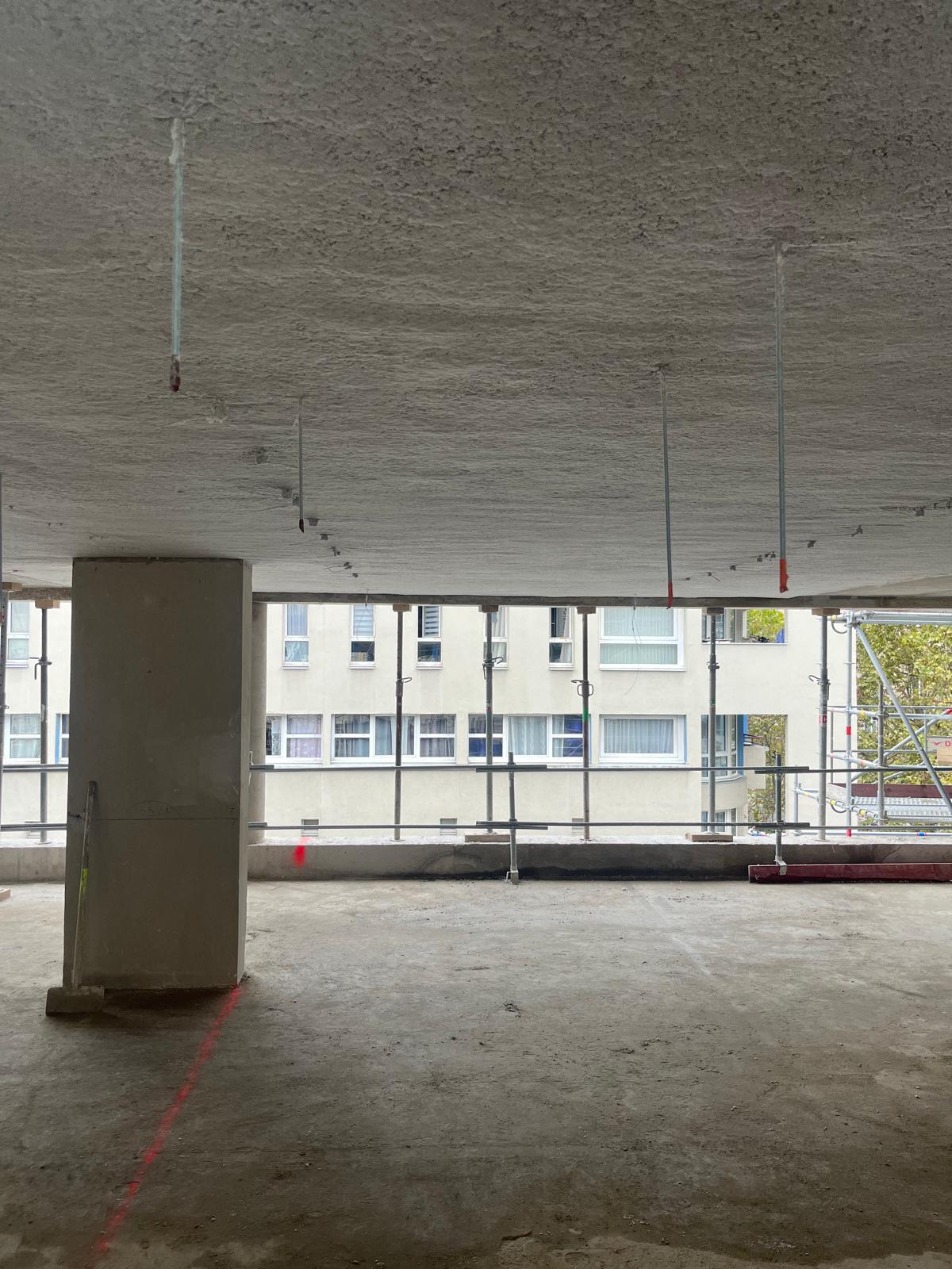Isolation thermique de plafond par projection